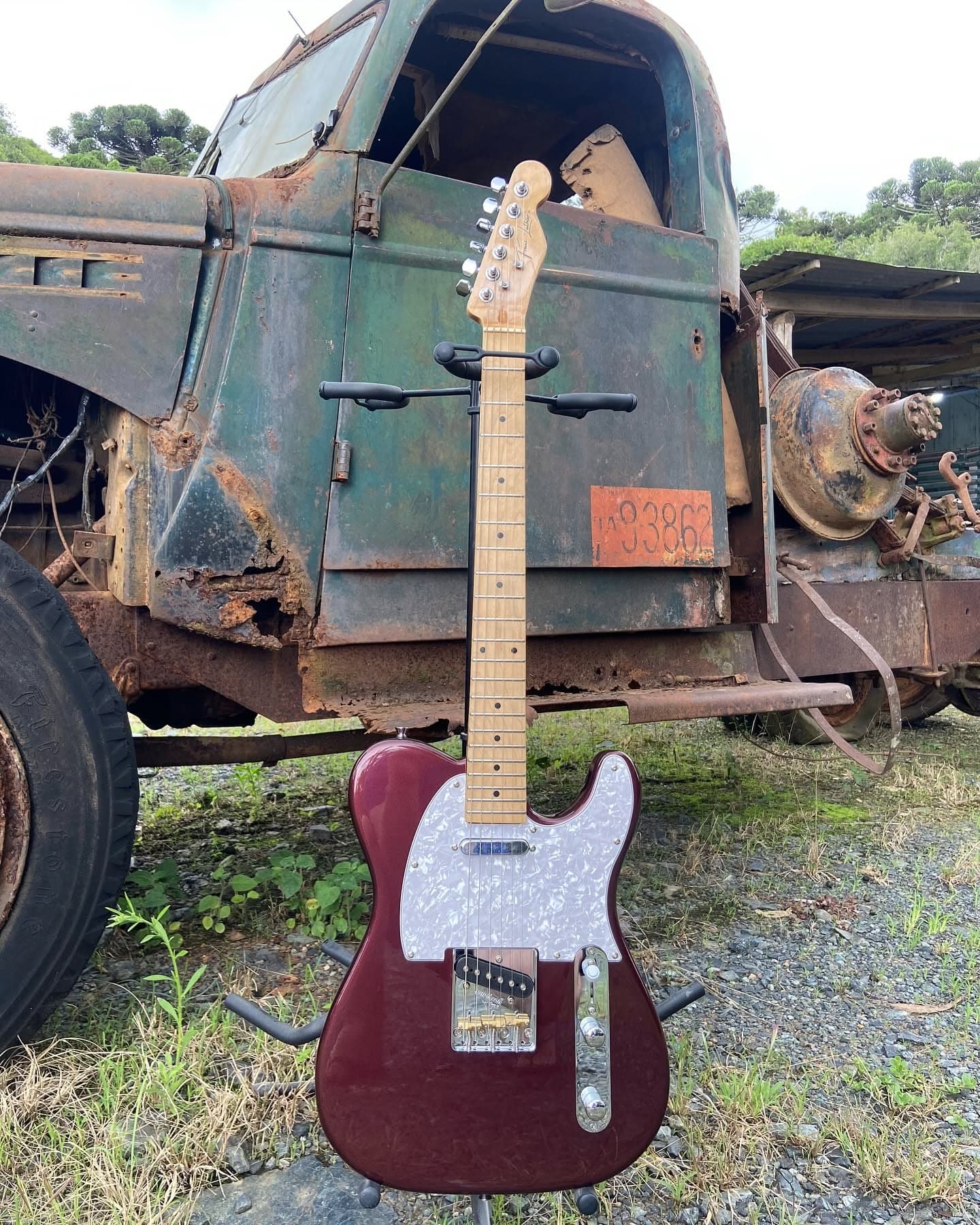 Telecaster vinho — pronta para tocar